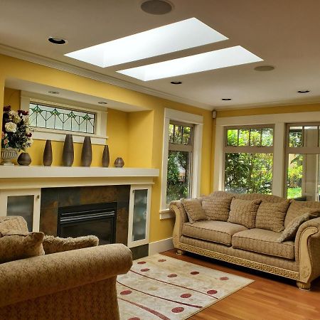 Elegant, Sunny Modern Home With Skylights - Kitsilano, Vancouver Exterior foto
